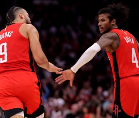 华体会网页版在线登录hth-火箭总经理谈杰伦-格林等年轻球员：视如己出，期盼他们职业生涯顺利成长