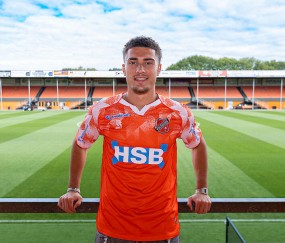 官方：福伦丹租借沙勒罗瓦前锋德斯科特，合同附带买断条款